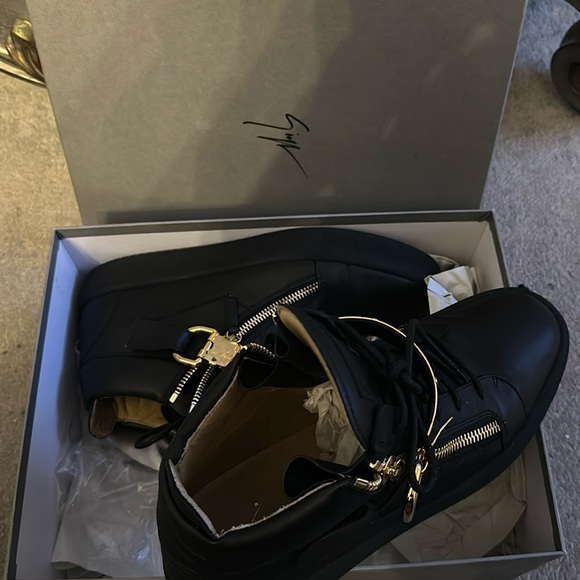 Black Giuseppe zanotti designer sneakers 100% authentic excellent condition - Picture 1 of 9
